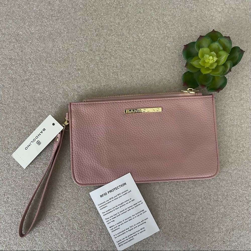 Bandolino RFID Single Compartment Wallet - Picture 1 of 6